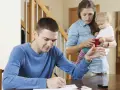 Opiekunka z MOPS dla rodzin z dziećmi: Jak uzyskać wsparcie?