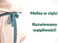 Brzuch kobiety w ciąży, ozdobiony turkusową wstążką. Napis: "Melisa w ciąży? Rozwiewamy wątpliwości!".