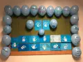 Dzień dziecka w szkole: niebieskie balony z napisami o prawach dzieci i rysunki dłoni.