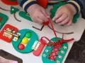 Zabawy sensoryczne dla 3-latka w domu: Rozwój i spokój malucha