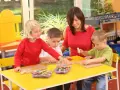 Kurs na opiekunkę dziecięcą: Wybierz, sfinansuj i znajdź pracę!