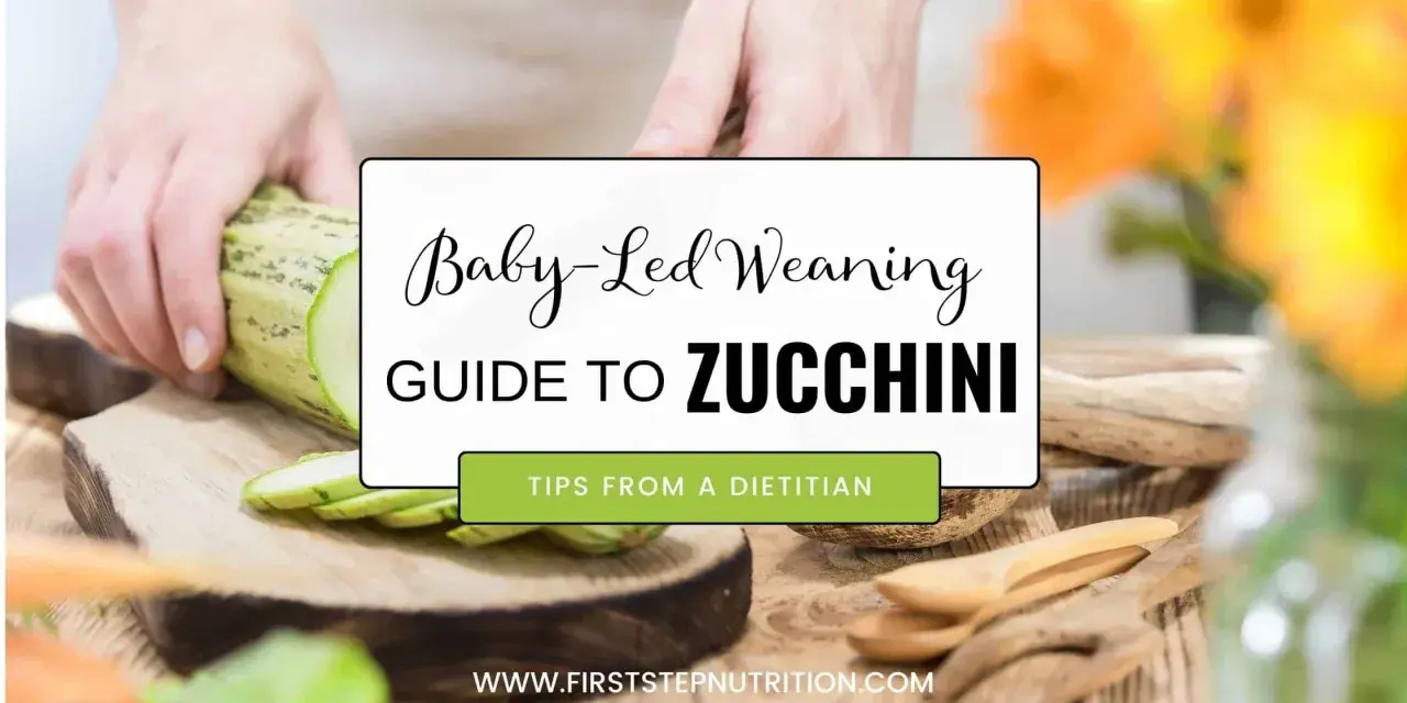 Ręce kroją cukinię na desce. Poradnik "Baby-Led Weaning" podpowiada, jak podać cukinię dla niemowlaka.