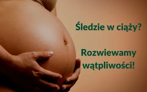 Brzuch kobiety w ciąży, dłonie podtrzymujące. Tekst: "Śledzie w ciąży? Rozwiewamy wątpliwości!".