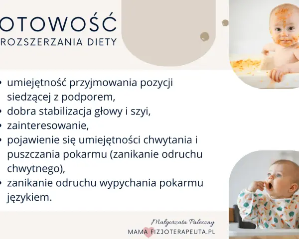 Uśmiechnięty 5 miesięczne dziecko z jedzeniem na twarzy i w śliniaczku, gotowe do rozszerzania diety.