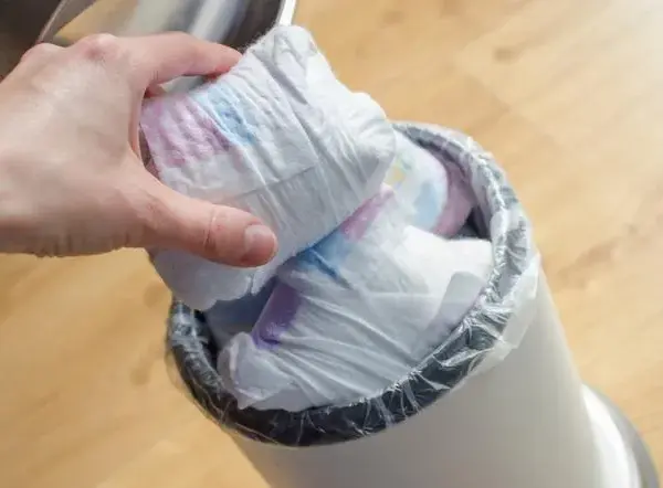 Kosz na pieluchy: Niezbędny czy zbędny? Przewodnik dla rodziców