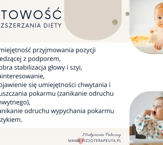 Uśmiechnięty 5 miesięczne dziecko z jedzeniem na twarzy i w śliniaczku, gotowe do rozszerzania diety.