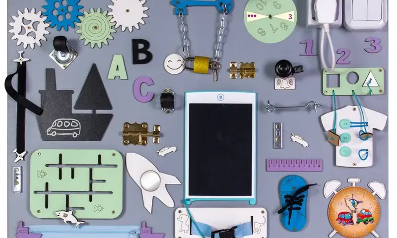 Tablica sensoryczna Montessori: Rozwój, DIY i bezpieczny zakup